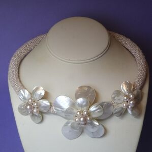 Gardenia Baby Pink Mother Of Pearl Flower Choker Necklace NWT